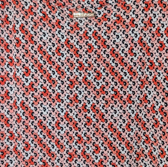 Michael Kors Sleeveless Red and White Patterned Blouse - Picture 3 of 3